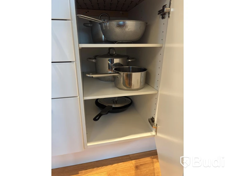 Inventarier till fullt möblerad tvårummare - se alla bilder för komplett innehåll