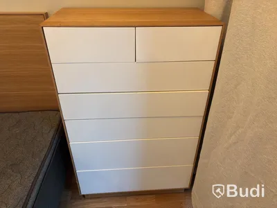Inventarier till fullt möblerad enrummare - se alla bilder för komplett innehåll
