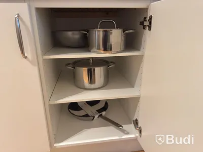 Inventarier till fullt möblerad enrummare - se alla bilder för komplett innehåll