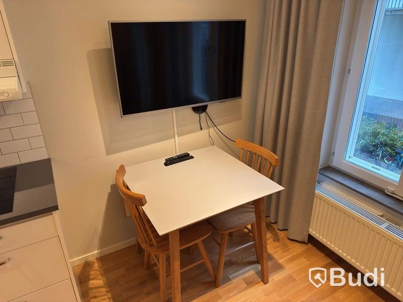 Inventarier till fullt möblerad enrummare - se alla bilder för komplett innehåll