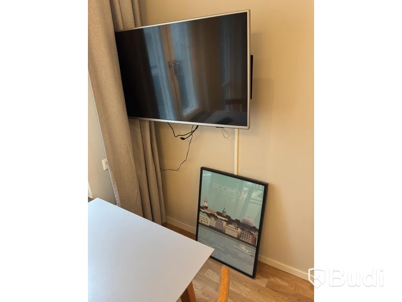 Inventarier till fullt möblerad enrummare - se alla bilder för komplett innehåll