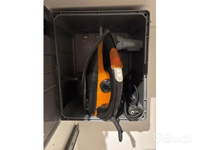 Inventarier till fullt möblerad enrummare - se alla bilder för komplett innehåll