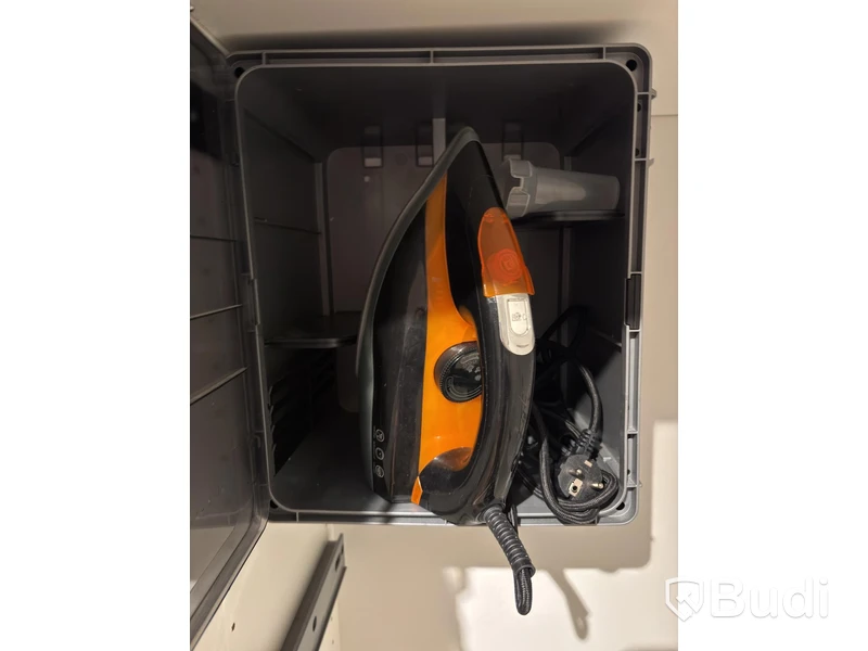 Inventarier till fullt möblerad enrummare - se alla bilder för komplett innehåll