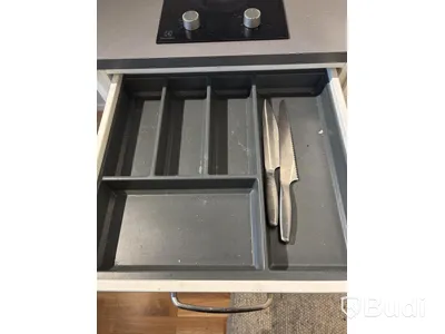 Inventarier till fullt möblerad enrummare - se alla bilder för komplett innehåll