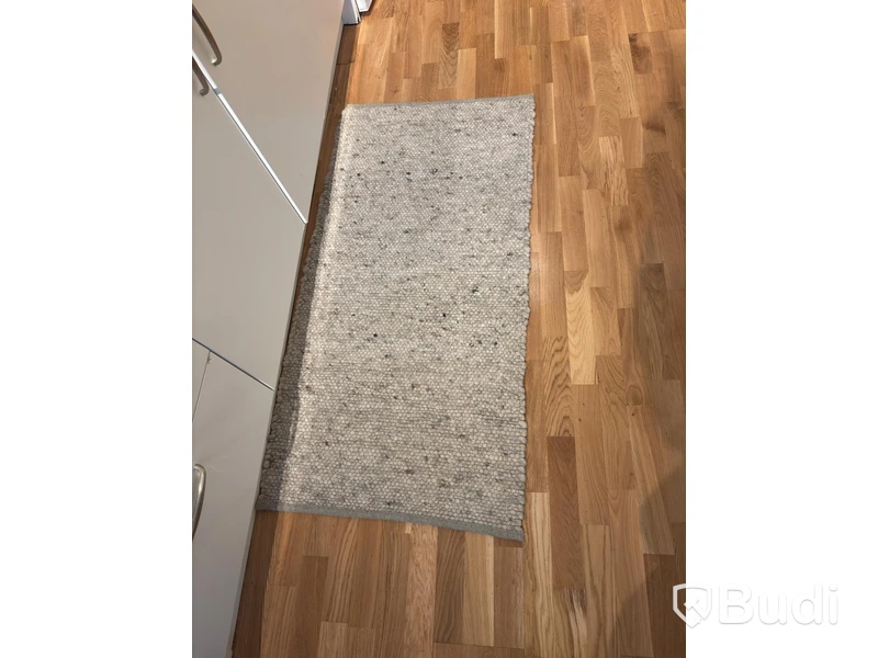 Inventarier till fullt möblerad enrummare - se alla bilder för komplett innehåll