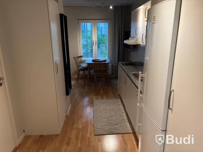 Inventarier till fullt möblerad enrummare - se alla bilder för komplett innehåll