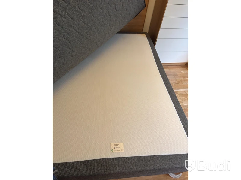 Inventarier till fullt möblerad enrummare - se alla bilder för komplett innehåll