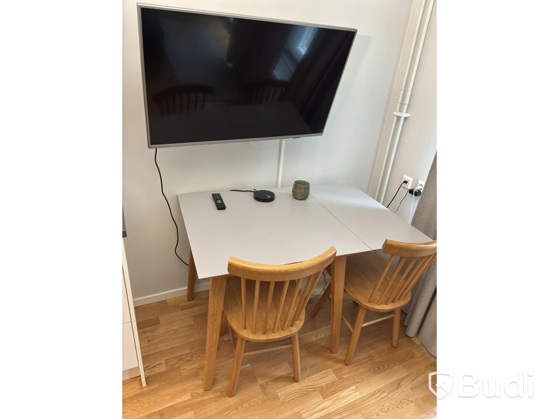 Inventarier till fullt möblerad enrummare - se alla bilder för komplett innehåll