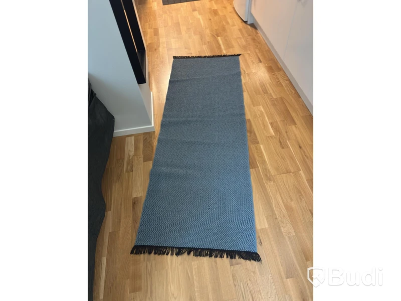 Inventarier till fullt möblerad enrummare - se alla bilder för komplett innehåll