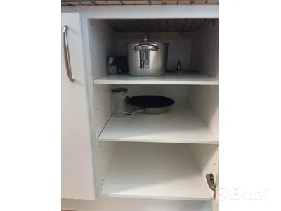Inventarier till fullt möblerad enrummare - se alla bilder för komplett innehåll