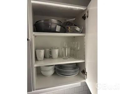 Inventarier till fullt möblerad enrummare - se alla bilder för komplett innehåll