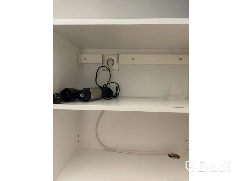 Inventarier till fullt möblerad enrummare - se alla bilder för komplett innehåll