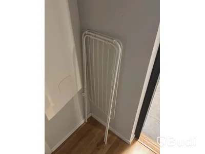 Inventarier till fullt möblerad enrummare - se alla bilder för komplett innehåll