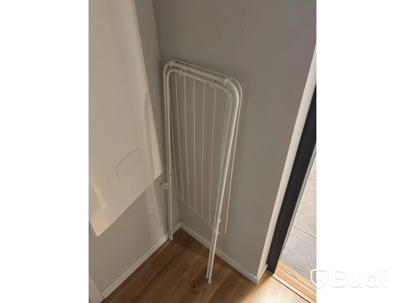 Inventarier till fullt möblerad enrummare - se alla bilder för komplett innehåll