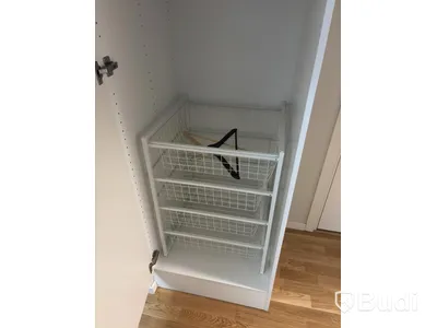 Inventarier till fullt möblerad enrummare - se alla bilder för komplett innehåll