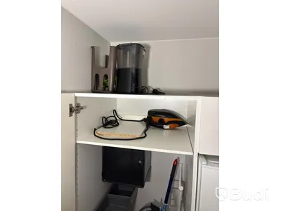 Inventarier till fullt möblerad enrummare - se alla bilder för komplett innehåll