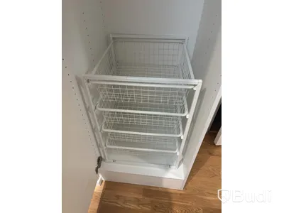 Inventarier till fullt möblerad enrummare - se alla bilder för komplett innehåll