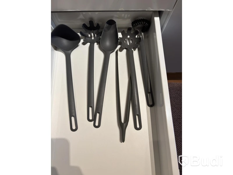 Inventarier till fullt möblerad tvårummare - se alla bilder för komplett innehåll