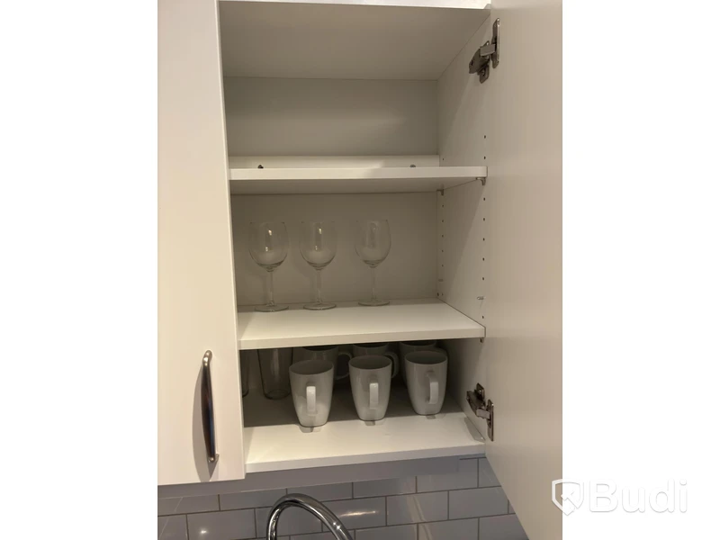 Inventarier till fullt möblerad tvårummare - se alla bilder för komplett innehåll