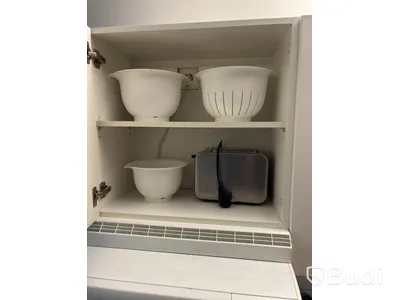 Inventarier till fullt möblerad enrummare - se alla bilder för komplett innehåll