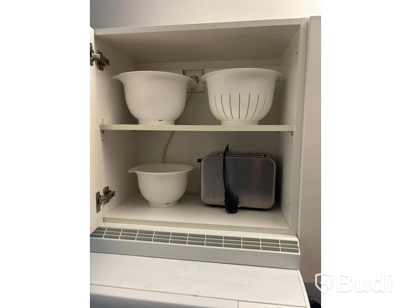 Inventarier till fullt möblerad enrummare - se alla bilder för komplett innehåll