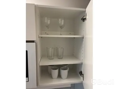 Inventarier till fullt möblerad enrummare - se alla bilder för komplett innehåll