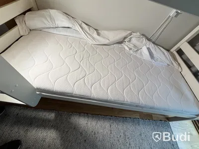 Inventarier till fullt möblerad enrummare - se alla bilder för komplett innehåll