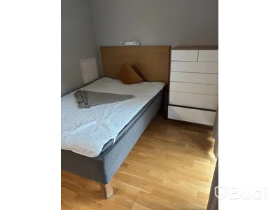 Inventarier till fullt möblerad enrummare - se alla bilder för komplett innehåll