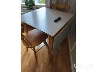 Inventarier till fullt möblerad enrummare - se alla bilder för komplett innehåll