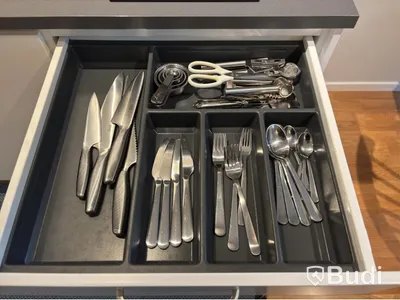Inventarier till fullt möblerad tvårummare - se alla bilder för komplett innehåll