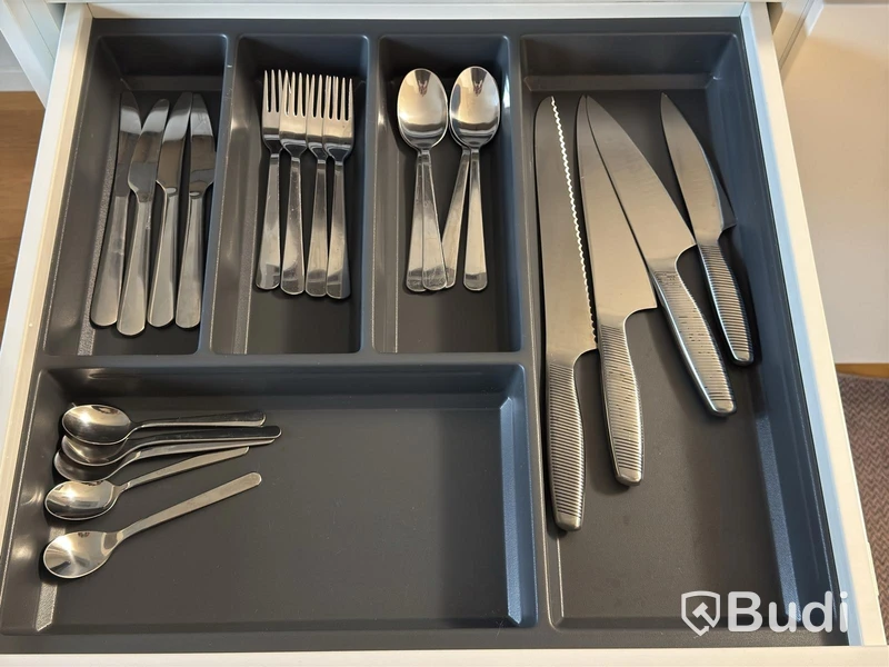 Inventarier till fullt möblerad tvårummare - se alla bilder för komplett innehåll
