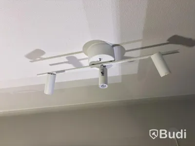 Inventarier till fullt möblerad enrummare - se alla bilder för komplett innehåll