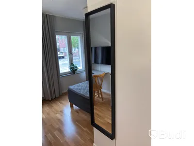 Inventarier till fullt möblerad enrummare - se alla bilder för komplett innehåll