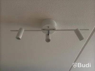 Inventarier till fullt möblerad enrummare - se alla bilder för komplett innehåll