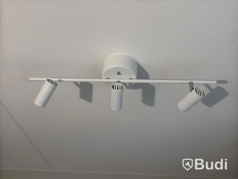 Inventarier till fullt möblerad enrummare - se alla bilder för komplett innehåll
