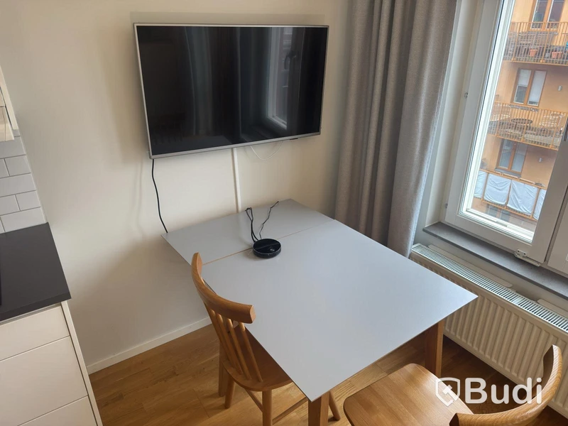 Inventarier till fullt möblerad enrummare - se alla bilder för komplett innehåll