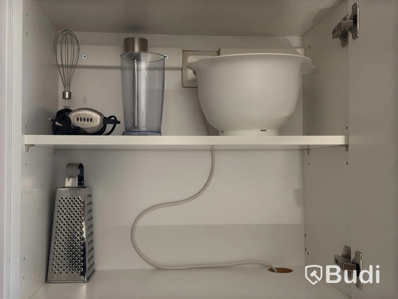 Inventarier till fullt möblerad enrummare - se alla bilder för komplett innehåll