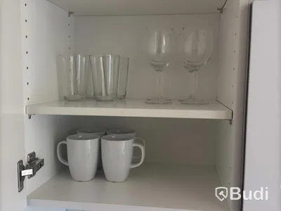 Inventarier till fullt möblerad enrummare - se alla bilder för komplett innehåll