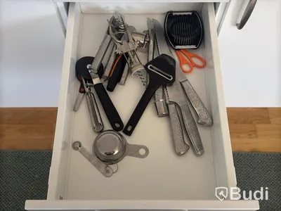 Inventarier till fullt möblerad tvårummare - se alla bilder för komplett innehåll
