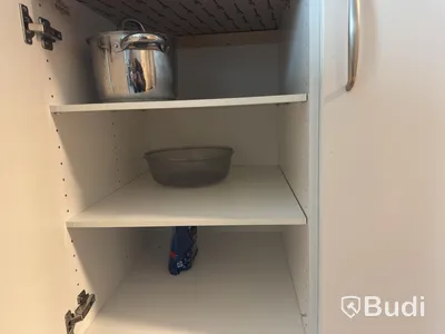Inventarier till fullt möblerad enrummare - se alla bilder för komplett innehåll
