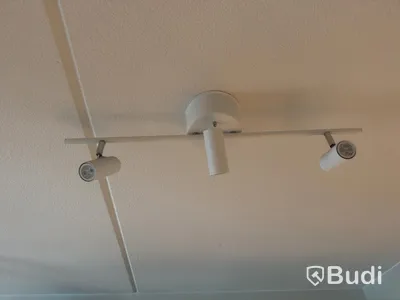 Inventarier till fullt möblerad enrummare - se alla bilder för komplett innehåll
