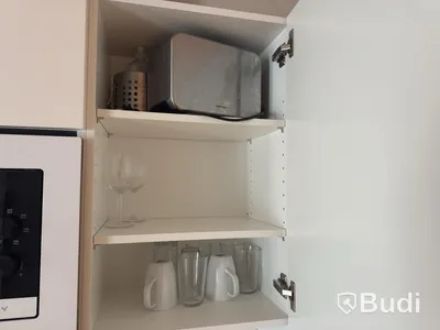 Inventarier till fullt möblerad enrummare - se alla bilder för komplett innehåll
