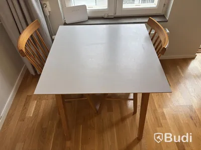 Inventarier till fullt möblerad enrummare - se alla bilder för komplett innehåll