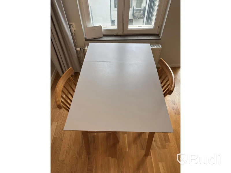 Inventarier till fullt möblerad enrummare - se alla bilder för komplett innehåll