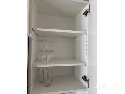 Inventarier till fullt möblerad enrummare - se alla bilder för komplett innehåll