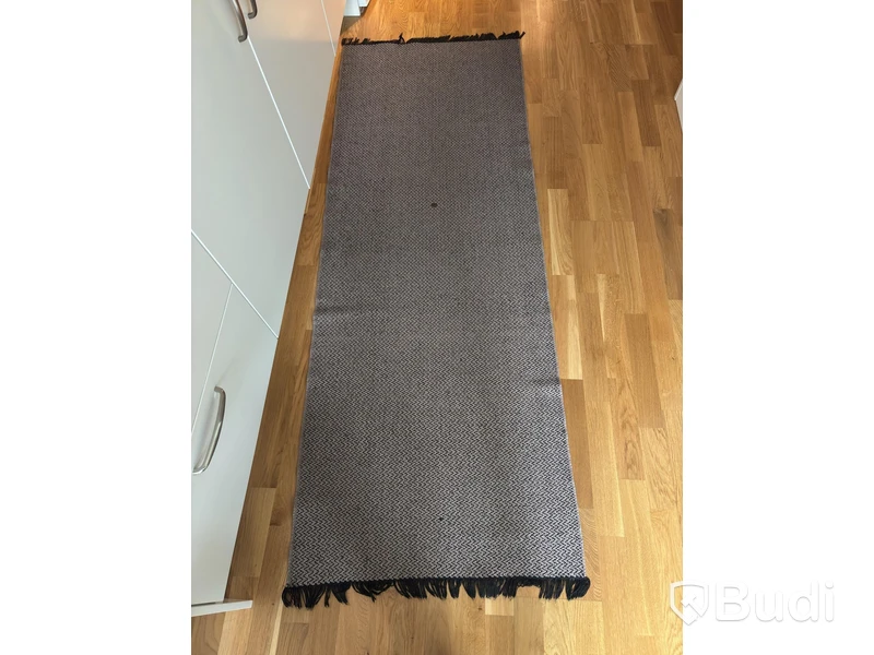 Inventarier till fullt möblerad enrummare - se alla bilder för komplett innehåll