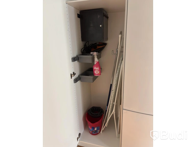 Inventarier till fullt möblerad enrummare - se alla bilder för komplett innehåll