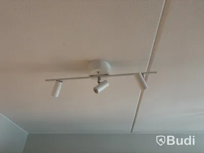 Inventarier till fullt möblerad enrummare - se alla bilder för komplett innehåll