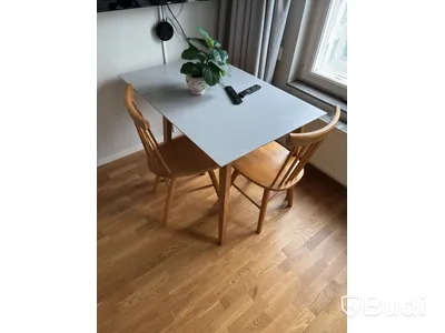 Inventarier till fullt möblerad enrummare - se alla bilder för komplett innehåll