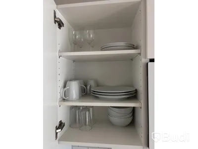 Inventarier till fullt möblerad enrummare - se alla bilder för komplett innehåll